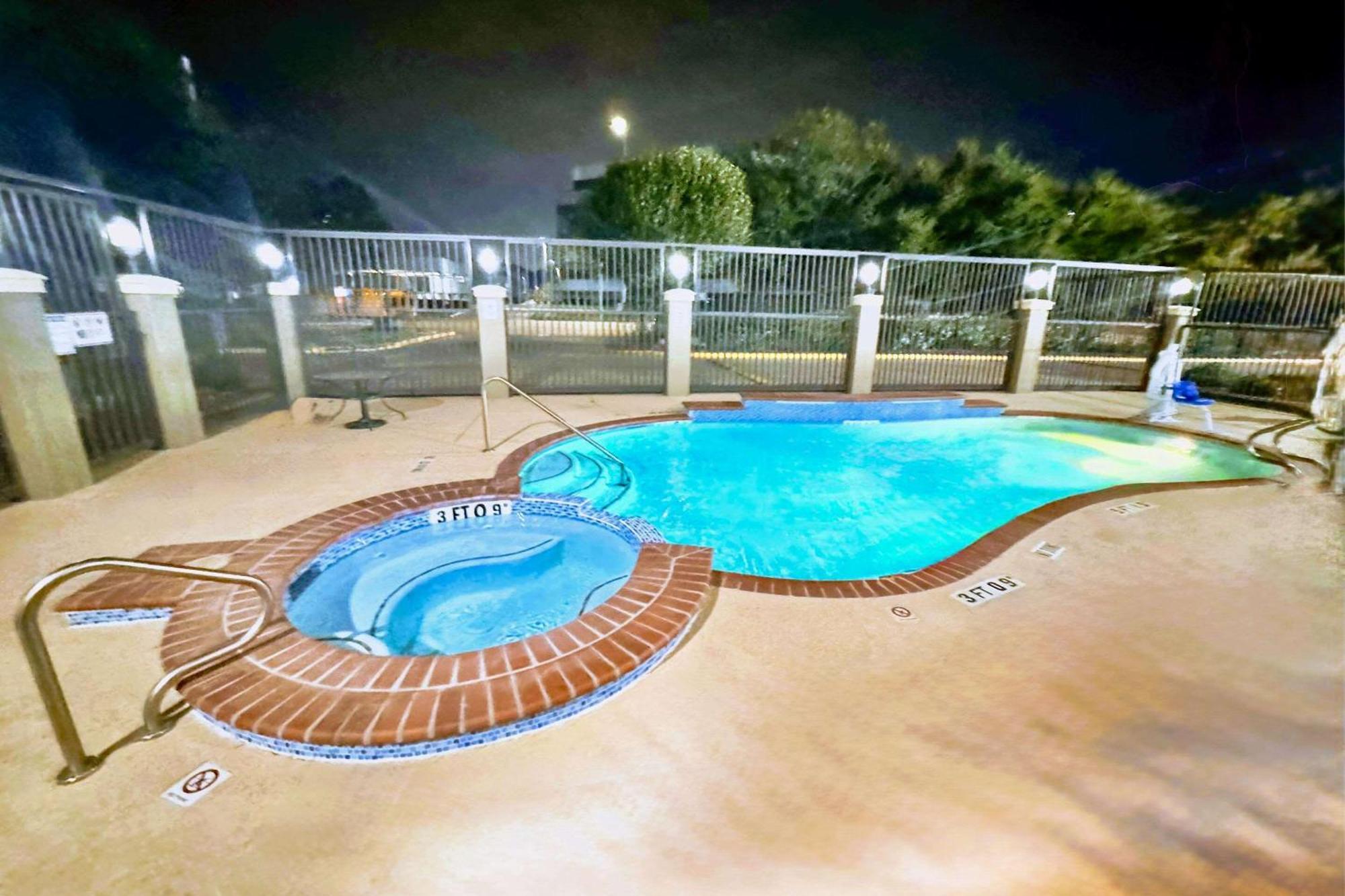 Comfort Westchase Energy Corridor Otel 3*
